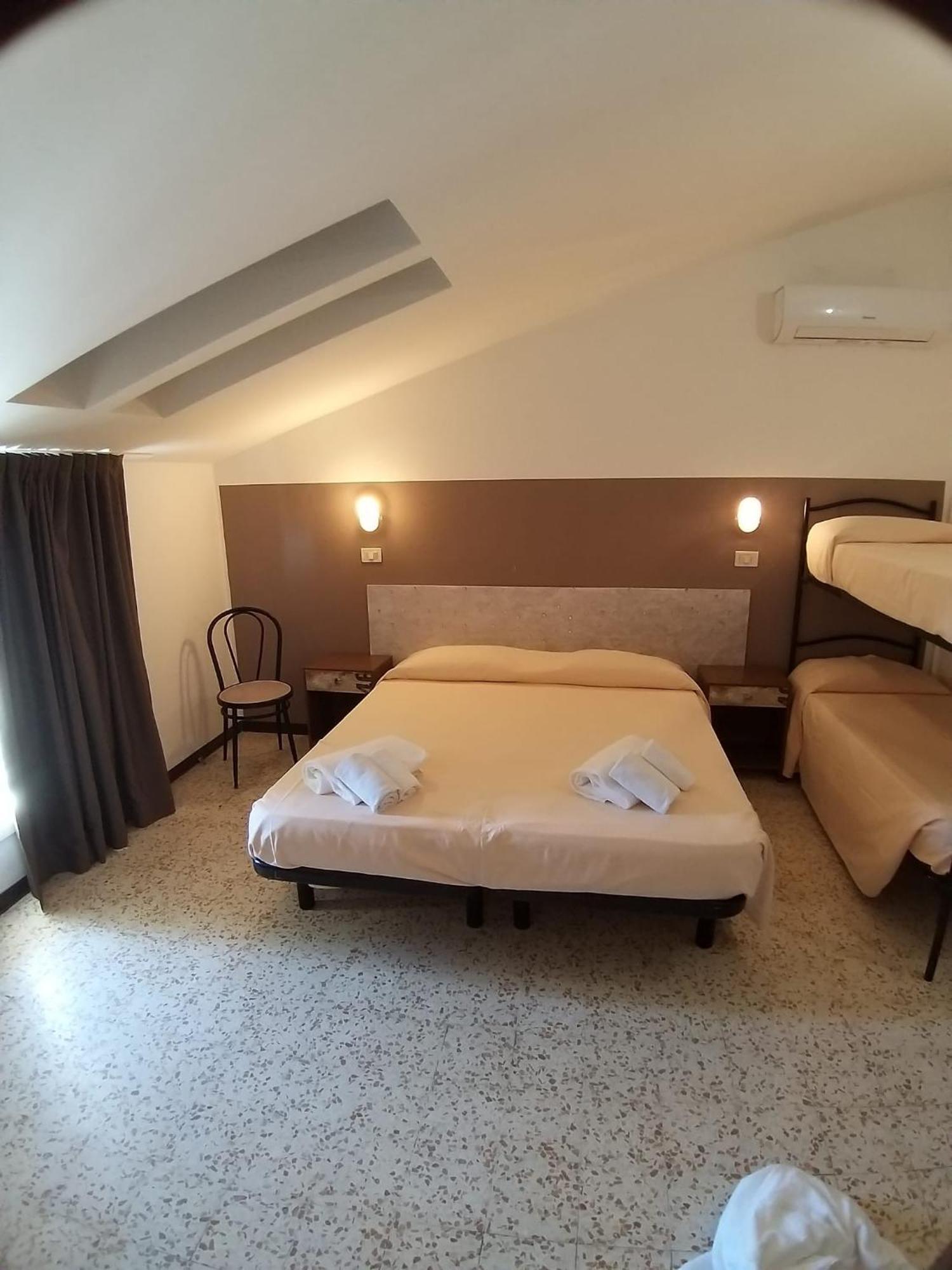 Ideal Hotel